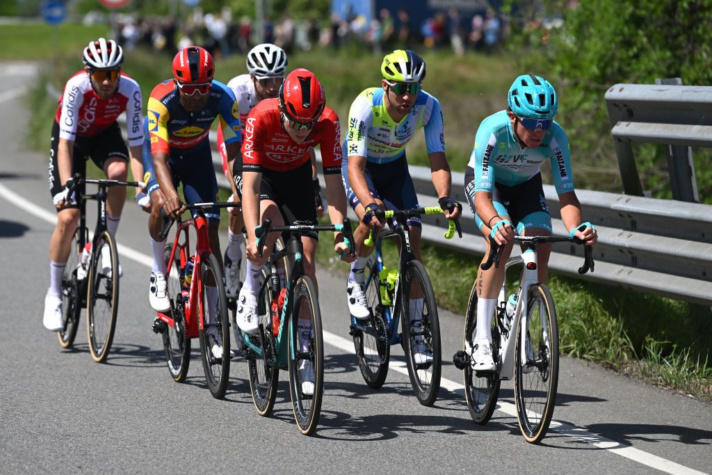 The early break of stage 1 of the Giro d'Italia