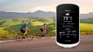 Garmin Edge Explore 2自行车电脑叠加在一张两个人在乡村骑车的照片上