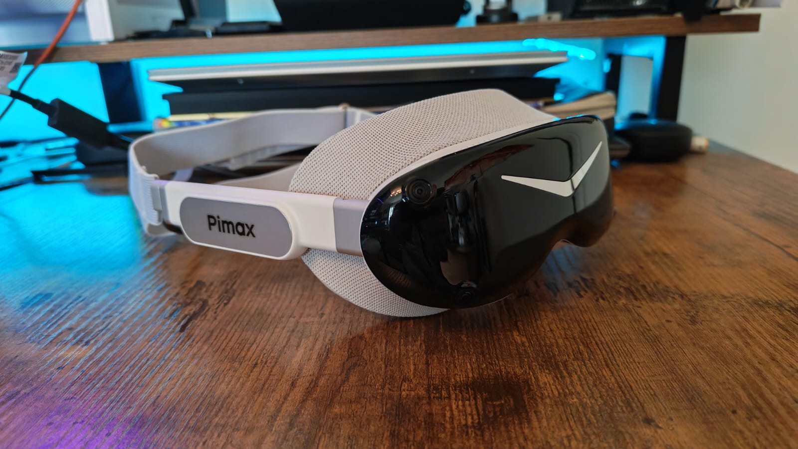 The Pimax Dream Air on a gaming desk