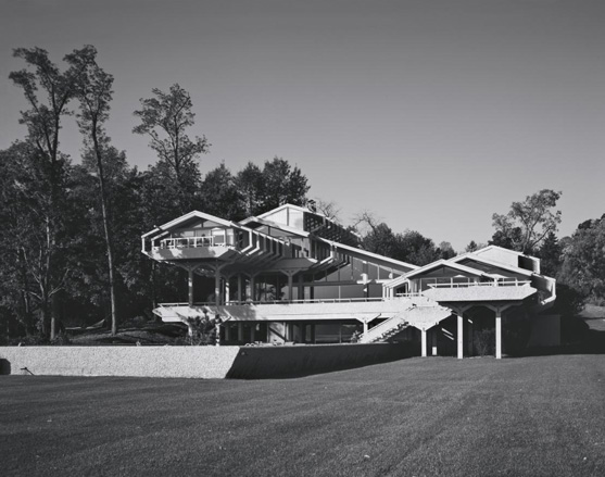 View of Maurice and Barbara Deane House