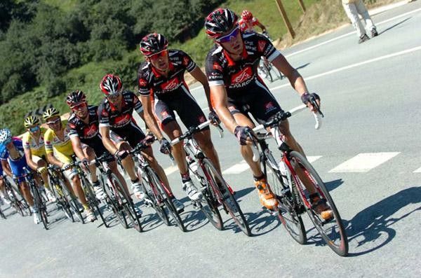 Caisse D Epargne try to set things up for Valverde.
