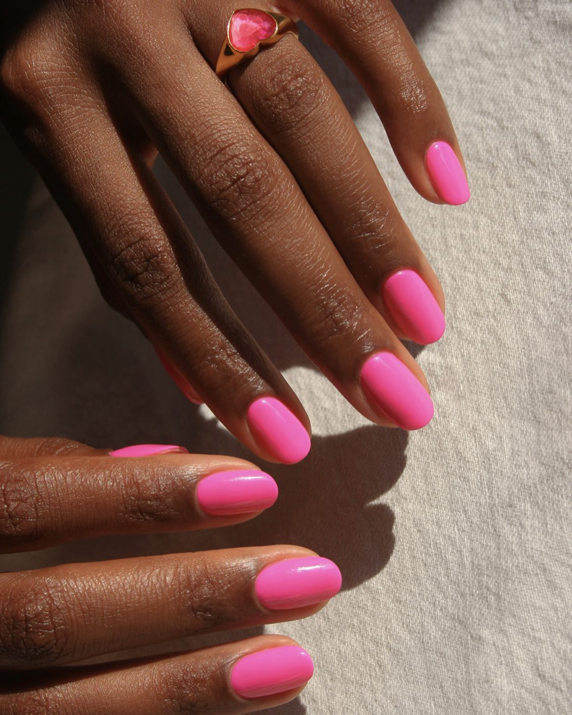 @imarni nails bright fuchsia pink manicure