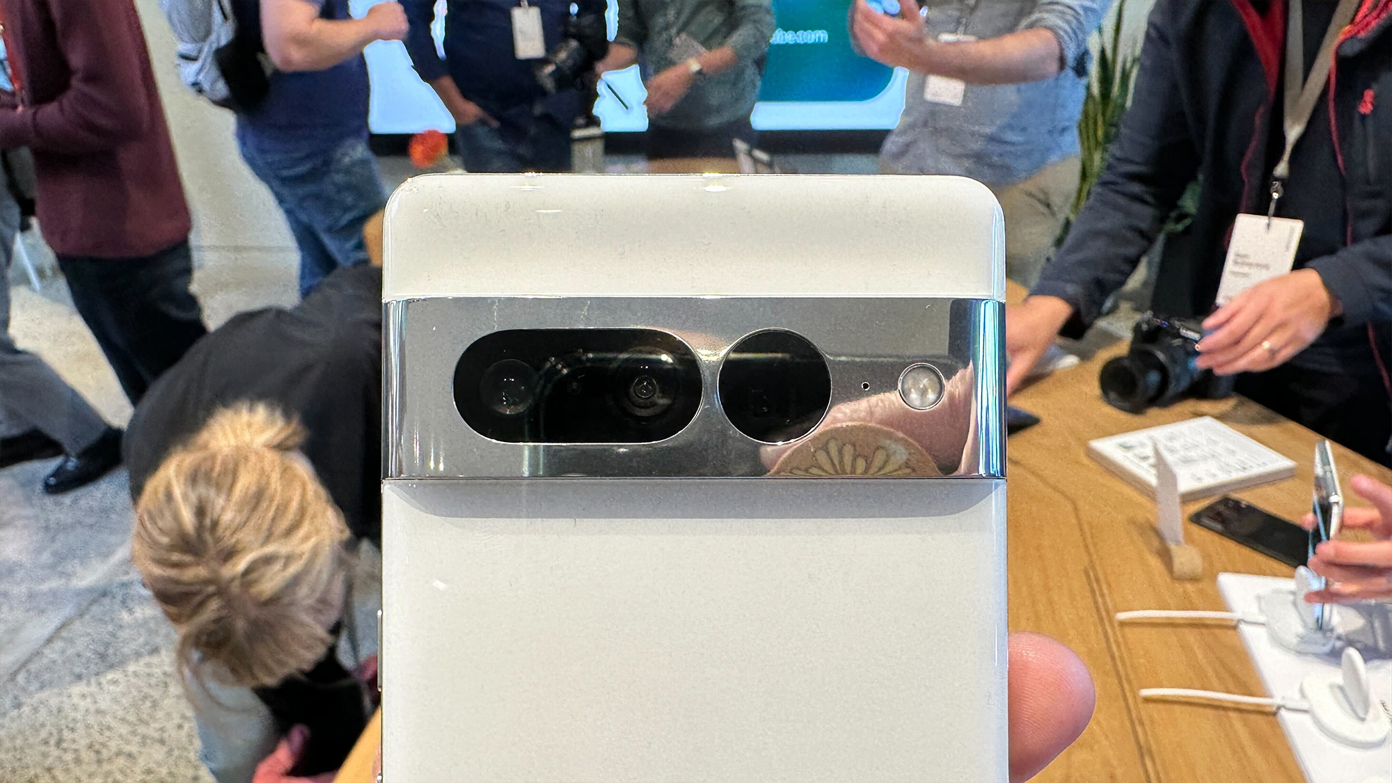 Google Pixel 7 Pro hands on camera Snow