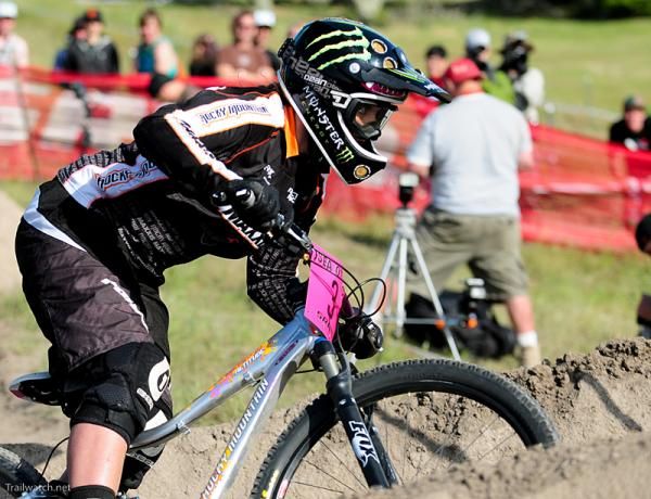 Sabrina Jonnier (Team Maxxis) races to third place against Melissa Buhl (KHS).