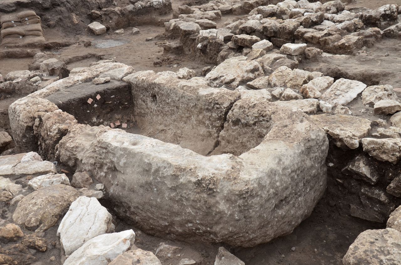 This is a huge city &ndash; a megalopolis in relation to the Early Bronze Age, where thousands of inhabitants, who made their living from agriculture, lived and traded with different regions and even with different cultures and kingdoms in the area.