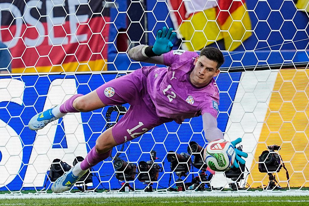 Manchester United expected to sign World Cup hero goalkeeper: report