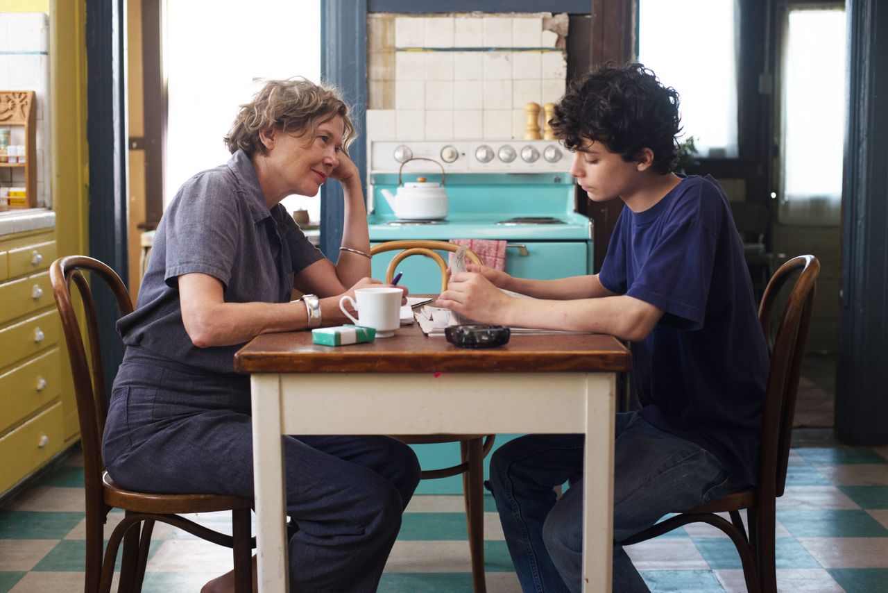  Annette Bening and Lucas Jade Zumann star in 20th Century Women.