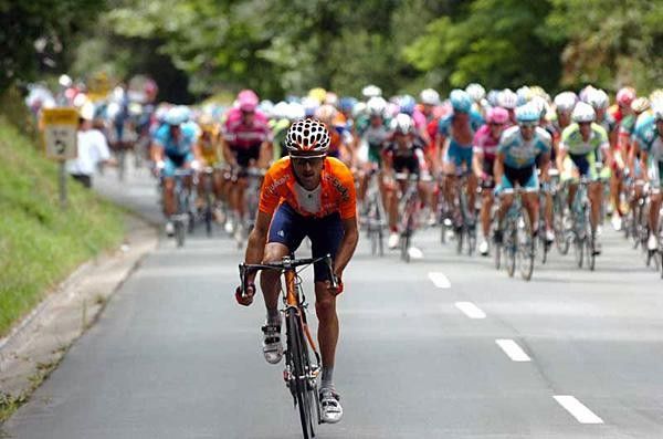 Haimar Zubeldia (Euskaltel) attacks on the Jaizkibel