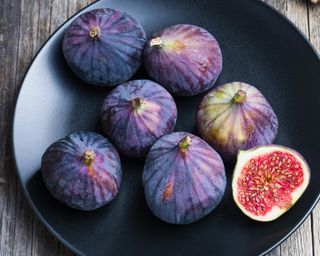 Violette Dauphine figs that have become soft that are ready for harvesting