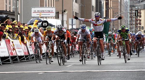 Kim Kirchen (High Road) captures the stage win of the Pa&iacute;s Vasco.