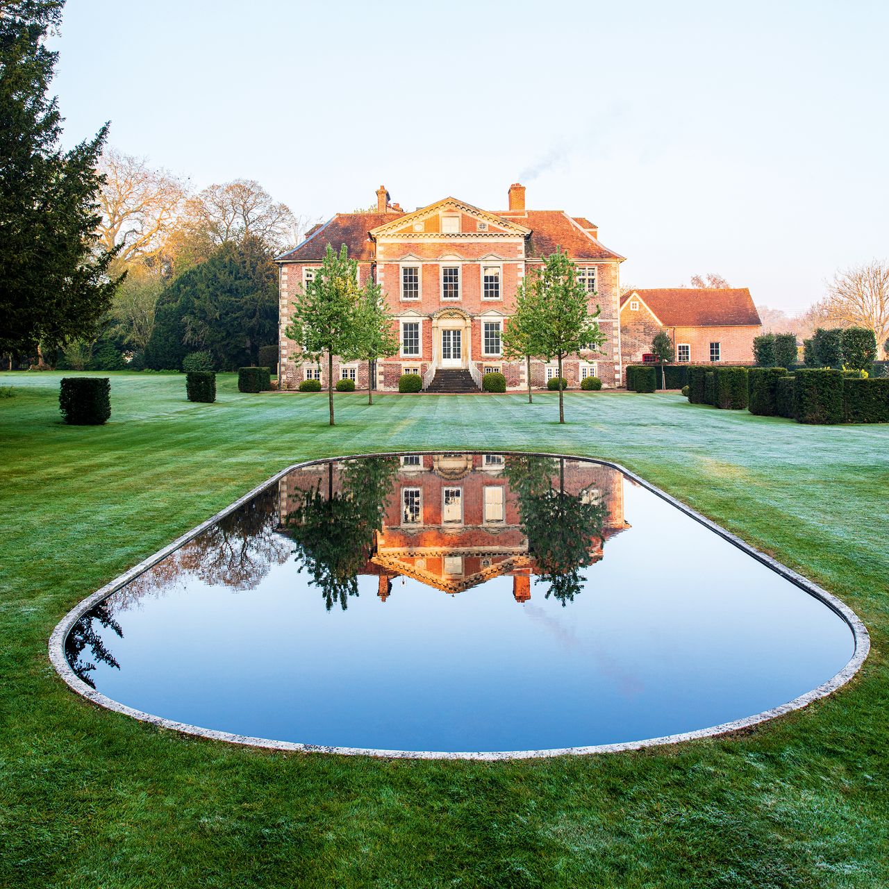 Urchfont Manor, Wiltshire. Photograph by @clairetakacs.