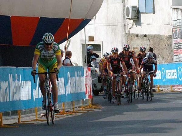 Axel Merckx (Phonak) running out of advantage