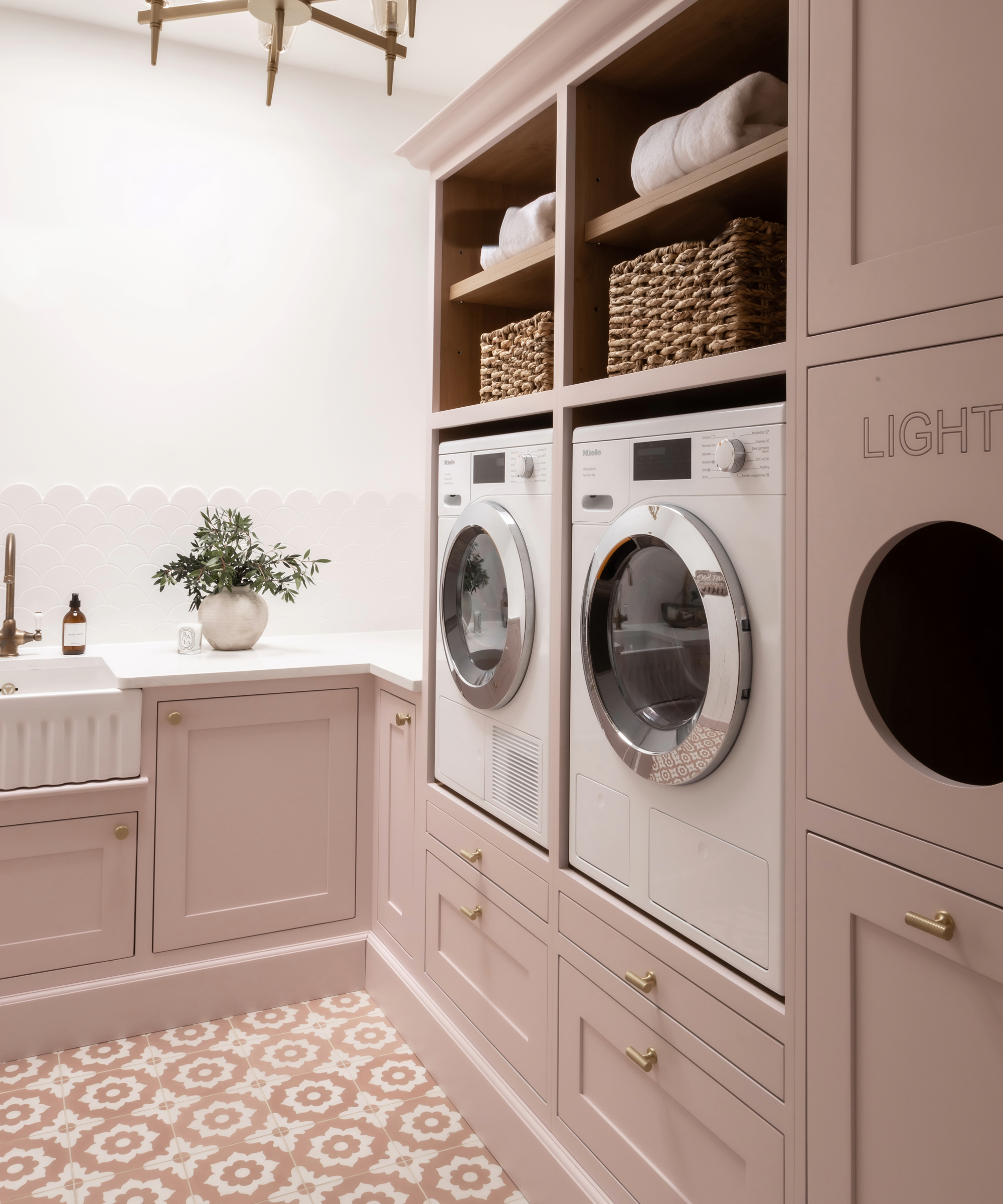 Pink utility room