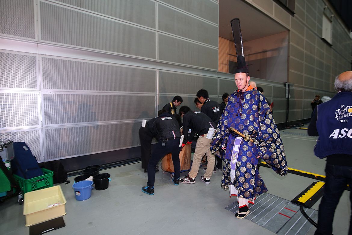 Chris Froome gets dressed up