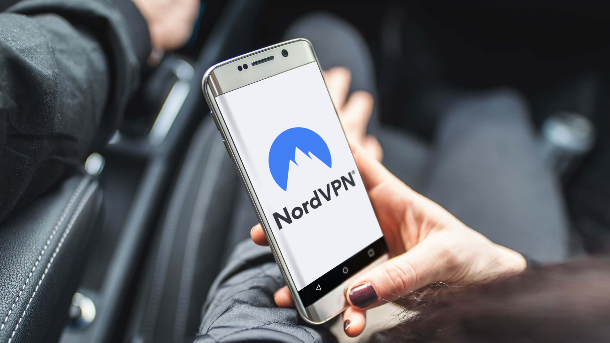 NordVPN работает на смартфоне Android в одной руке