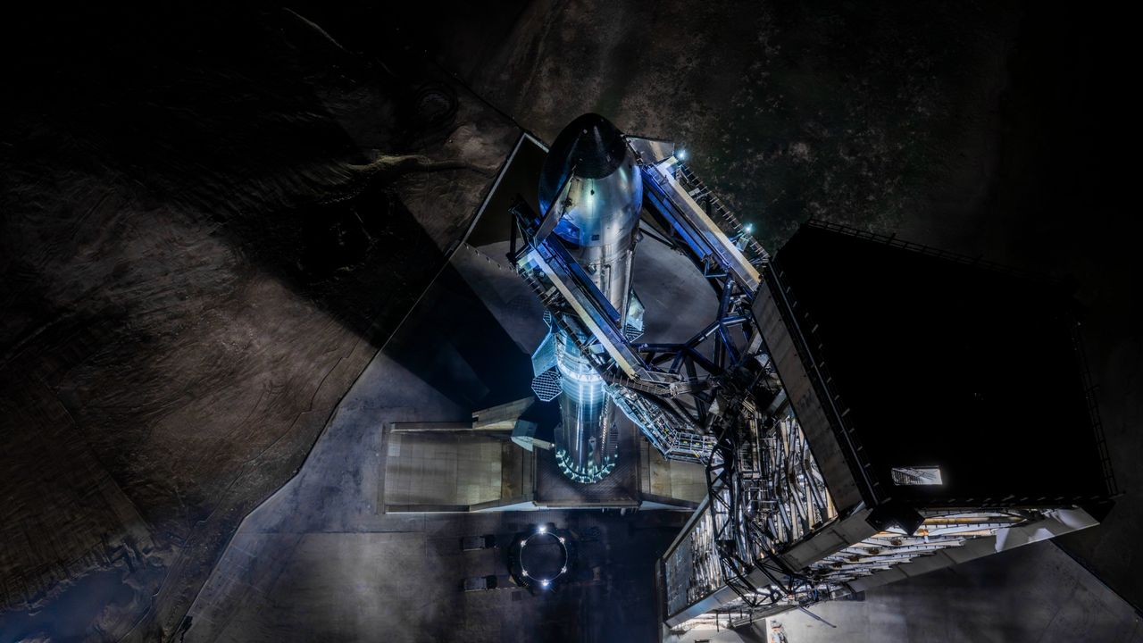 SpaceX stacks massive Starship rocket ahead of today's Flight 13 test launch (video)
