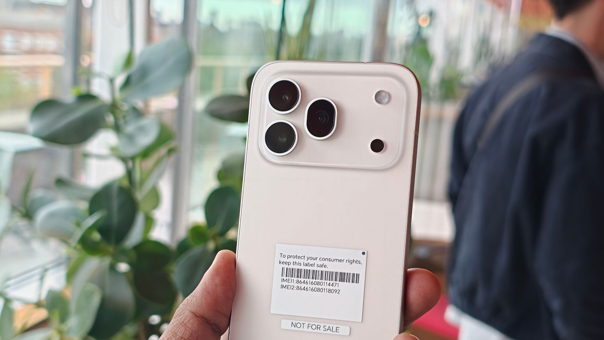 Honor 600 Pro in white color in hand