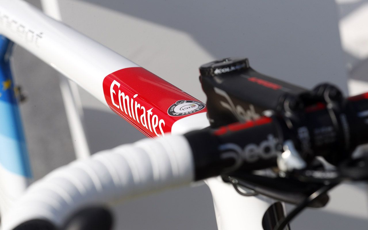 A red band on the top tube highlights the title sponsor of Kristoff's team