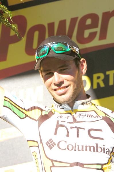 Cavendish waves to the crowd