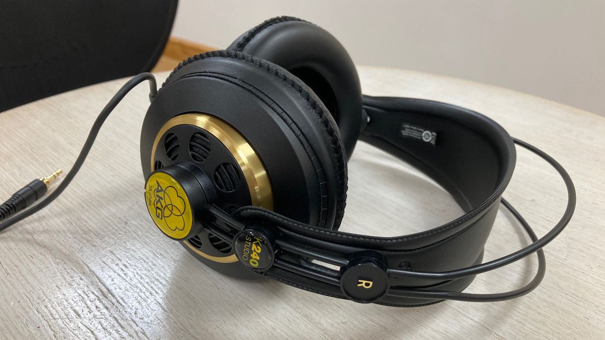 Tutustu 51+ imagen akg k240 studio headphones review