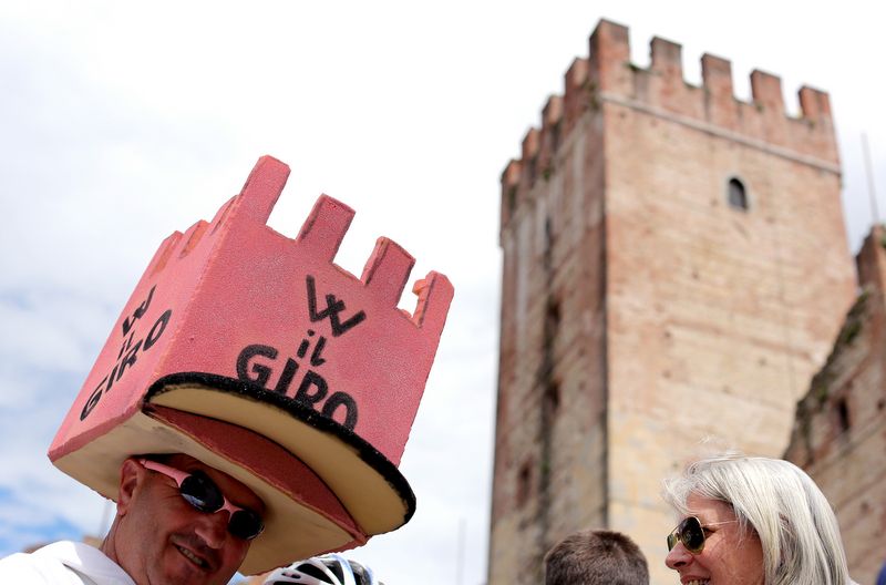 A tifosi paying his respects to the Giro