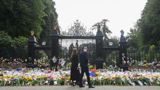 Kate Middleton and Prince William visit mourners at Sandringham