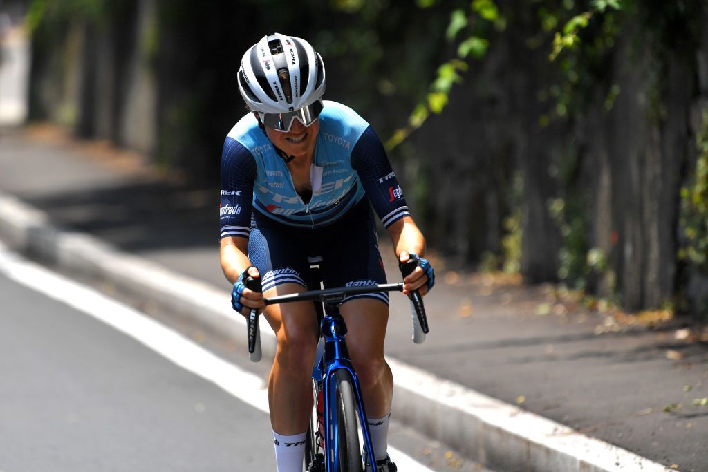 COLICO ITALY JULY 07 Ruth Winder of United States and Team Trek Segafredoduring the 32nd Giro dItalia Internazionale Femminile 2021 Stage 6 a 155km stage from Colico to Colico GiroDonne UCIWWT on July 07 2021 in Colico Italy Photo by Luc ClaessenGetty Images