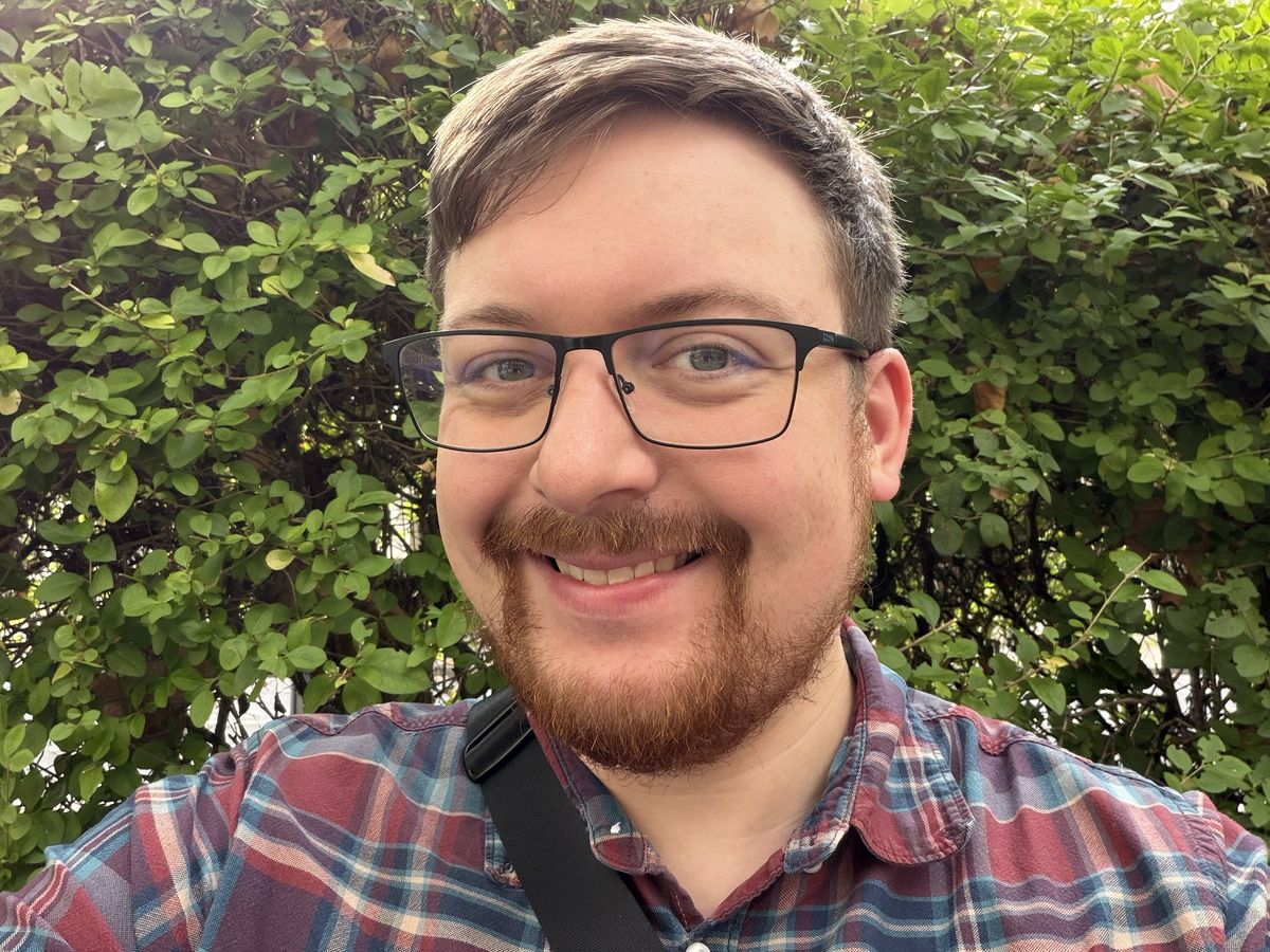 iPhone 17 Pro Max horizontal selfie