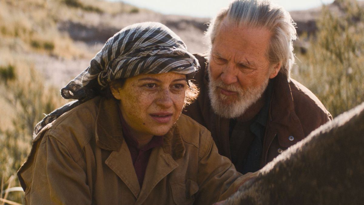 Alia Shawkat and Jeff Bridges in The Old Man