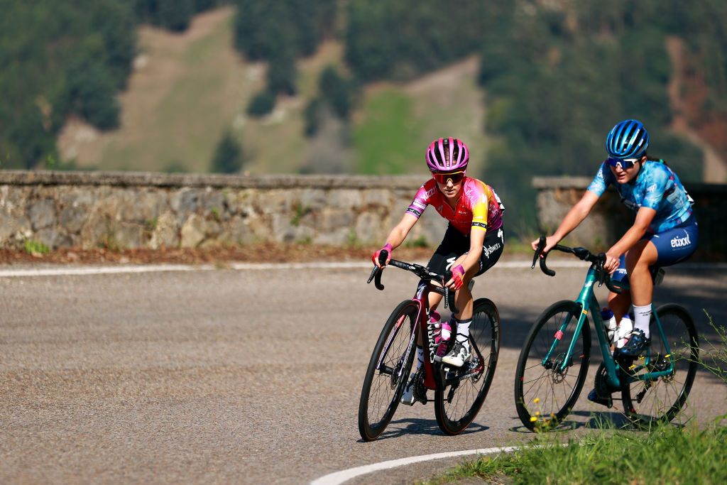 COLINDRES SPAIN SEPTEMBER 08 LR Niamh FisherBlack of New Zealand and Team SDWorx and Aurela Nerlo of Poland and Massi Tactic Women Team compete in the chase group during the 8th Ceratizit Challenge By La Vuelta 2022 Stage 2 a 1059km stage from Colindres to Colindres CERATIZITChallenge22 UCIWWT on on September 08 2022 in Colindres Spain Photo by Gonzalo Arroyo MorenoGetty Images