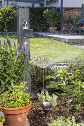 how to create an eco-friendly garden: Automatic irrigation system in garden