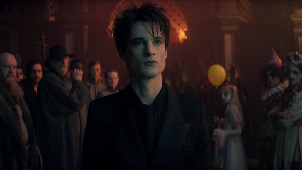 The Sandman showrunner addresses Superman references in the Netflix show and reveals a Batman cameo was "briefly" discussed for the finale: "Does Robert Pattinson want to come to the funeral?"