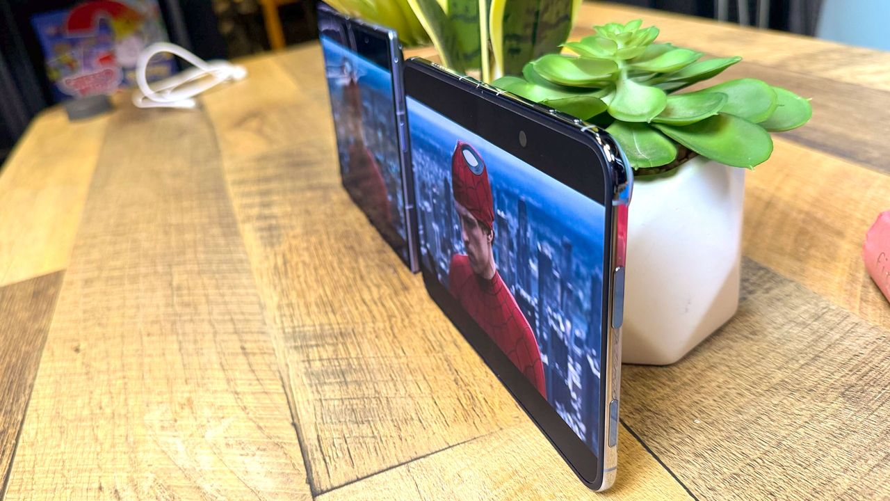 iPhone Duo display inside vs Galaxy Z Fold 8