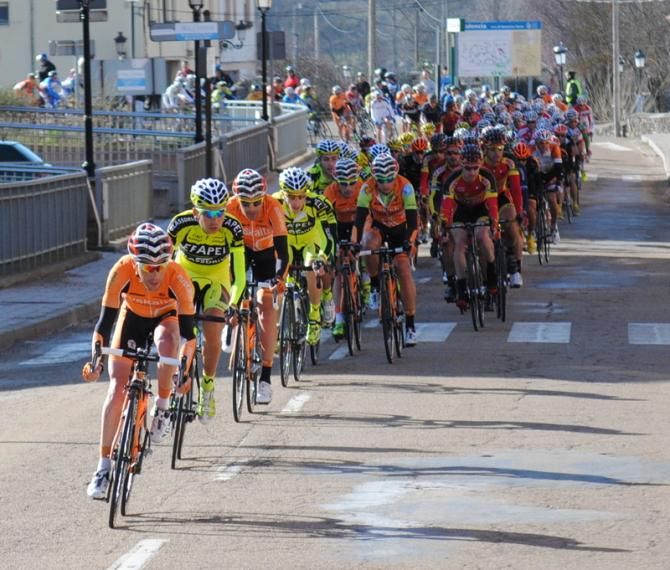 Efapel and Euskaltel driving the peloton