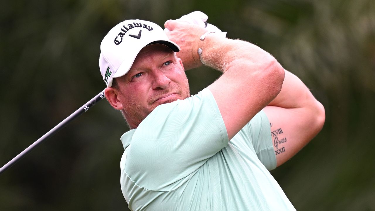 Shaun Norris takes a shot at the Investec South African Open Championship