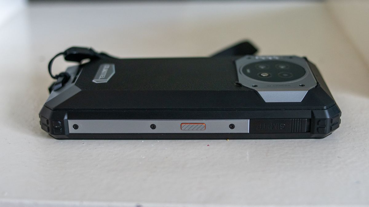 Oukitel WP19 side button