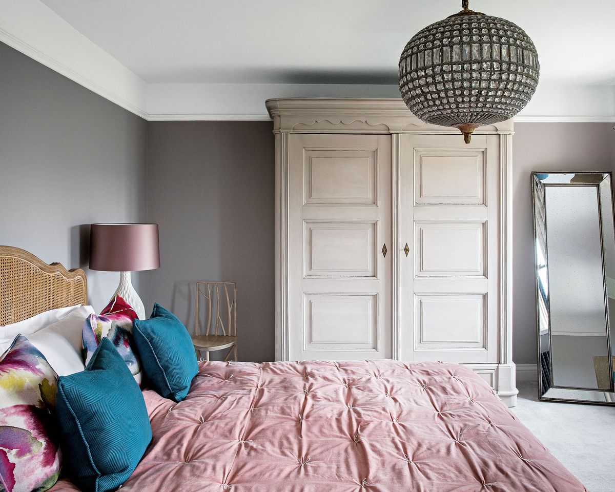 How big should my bedroom light fixture be? Designers give us the perfect formula