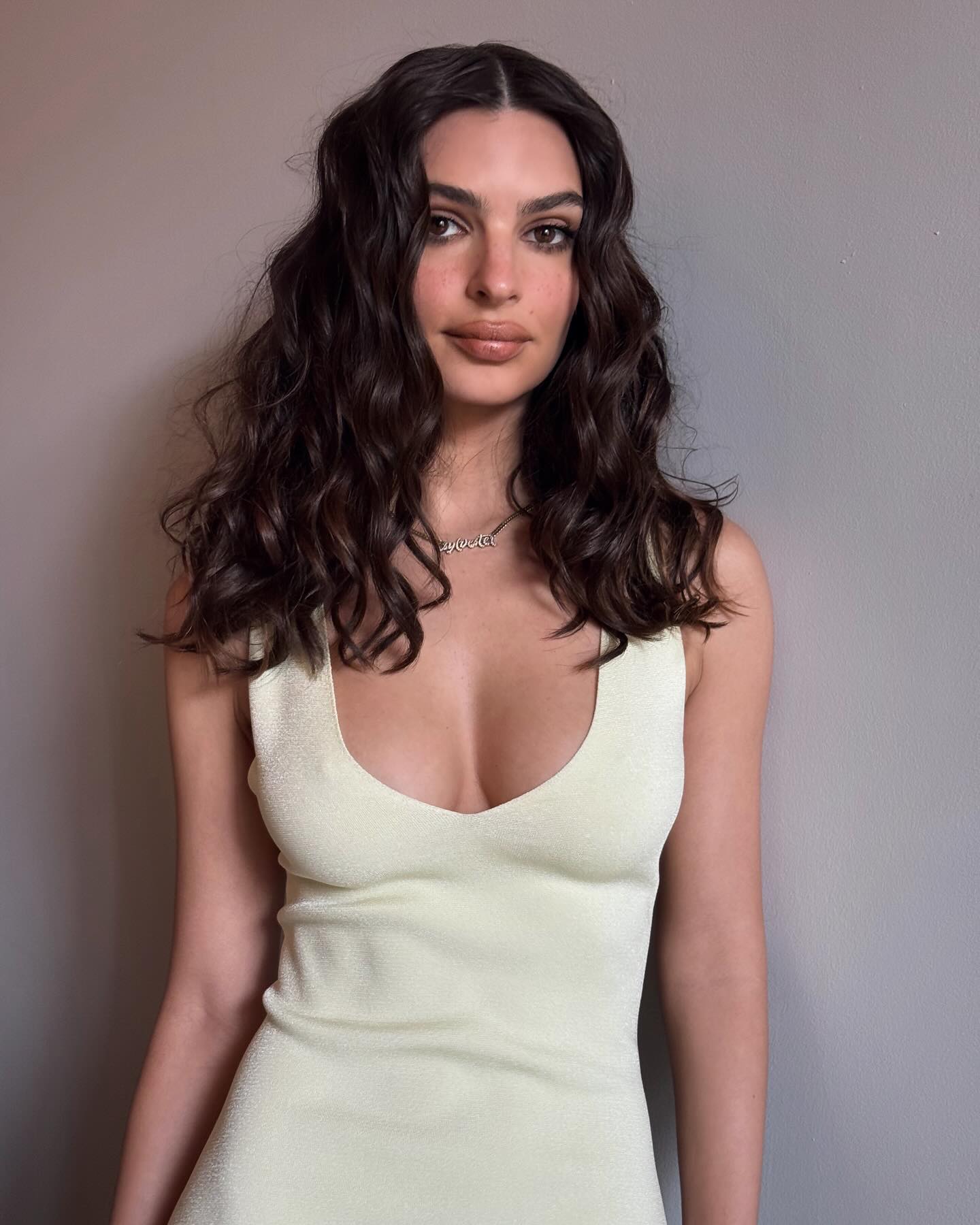 Emily Ratajkowski with mid-length hair