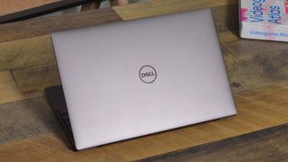 A Dell XPS 13 (2022) on a wooden table