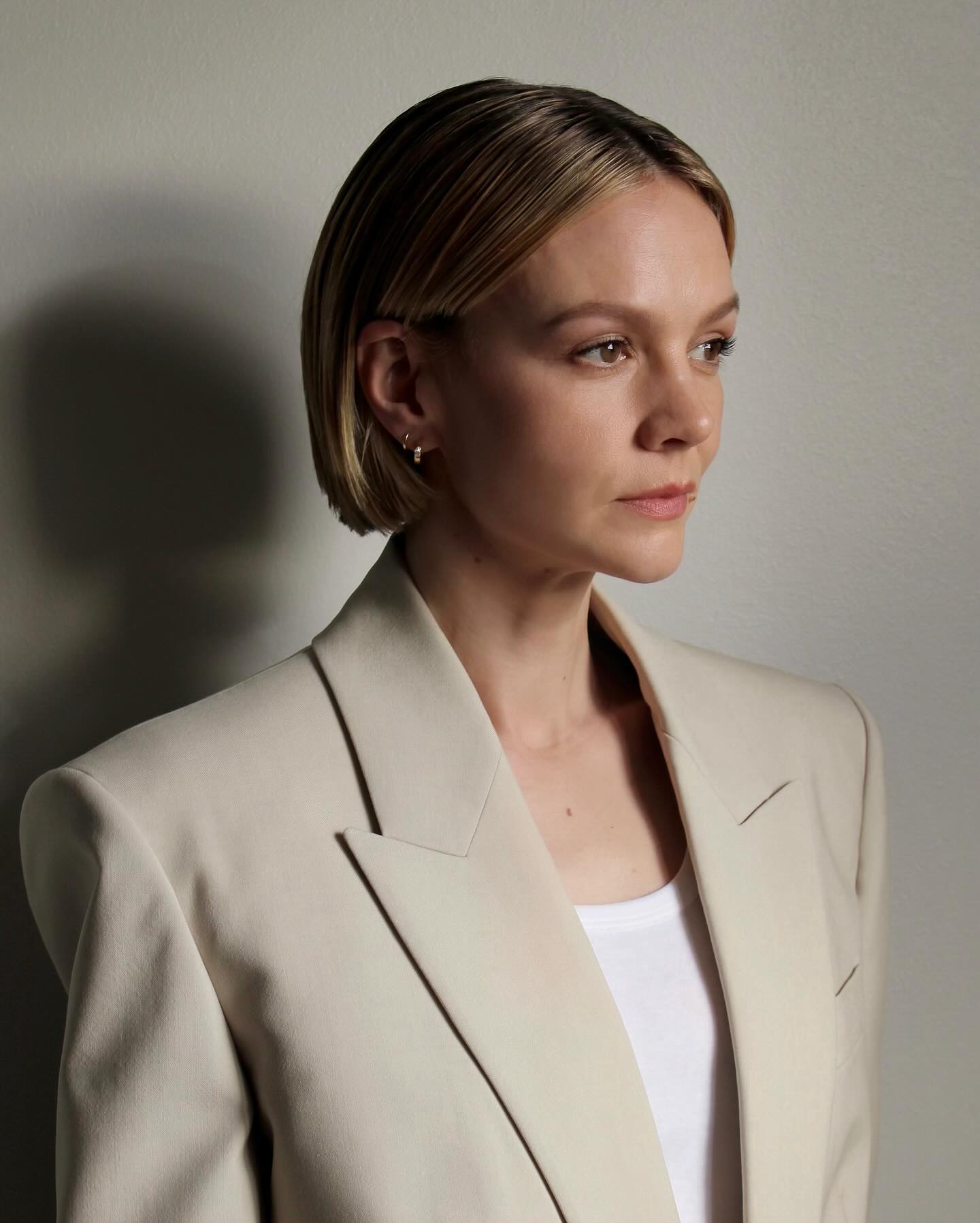 Carey Mulligan with disciplined bob blonde blunt cut