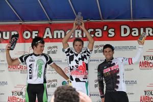Jonathan Cantwell (Fly V Australia) stahd atop of the elite men's podium