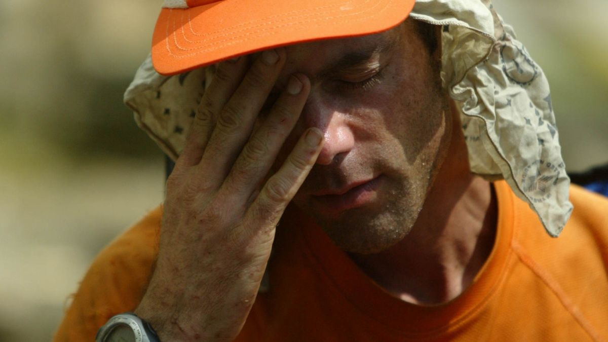 a runner at the 2007 Barkley Marathons event putting his head in his hand