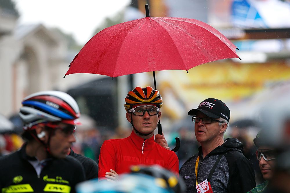 Tejay van Garderen (BMC) under the umbrella
