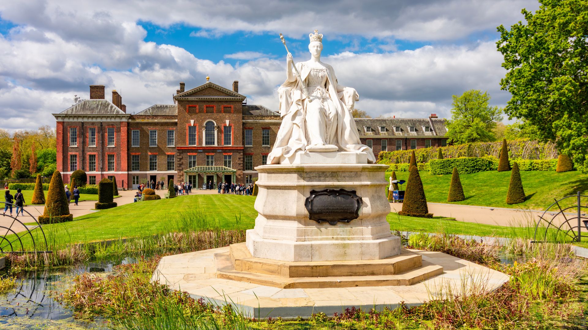 Queen Victoria monument at Kensington palace