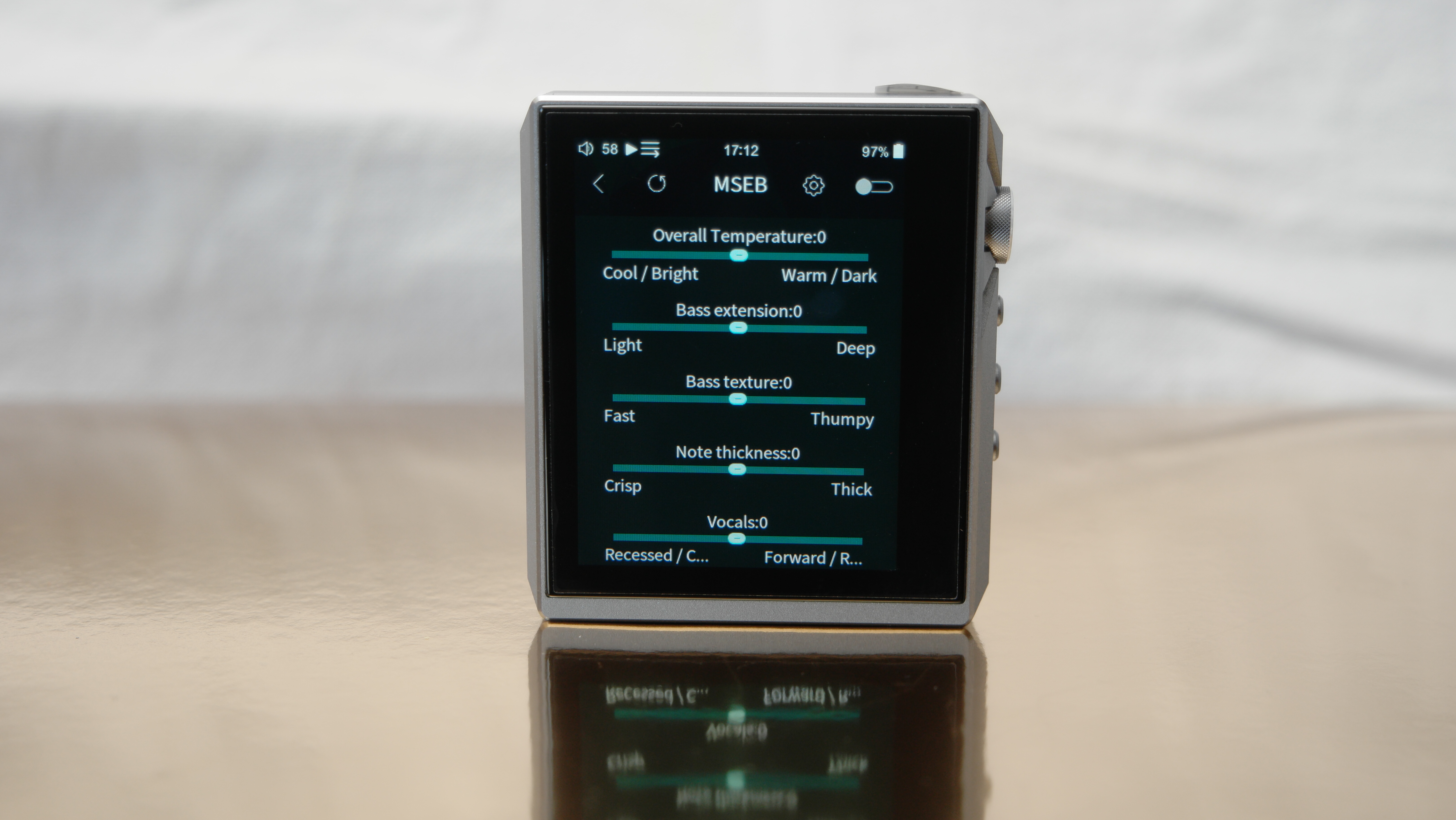 Hidizs AP80 PRO-X showing the sound shaping menu, MSEB