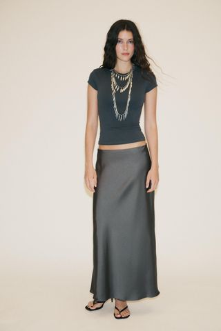 hCJPgYgESDME8XTmpAxMAe-320-80 رصدت في Zara: 29 عنصرًا جديدًا مذهلاً يقول "أنا أنيق"