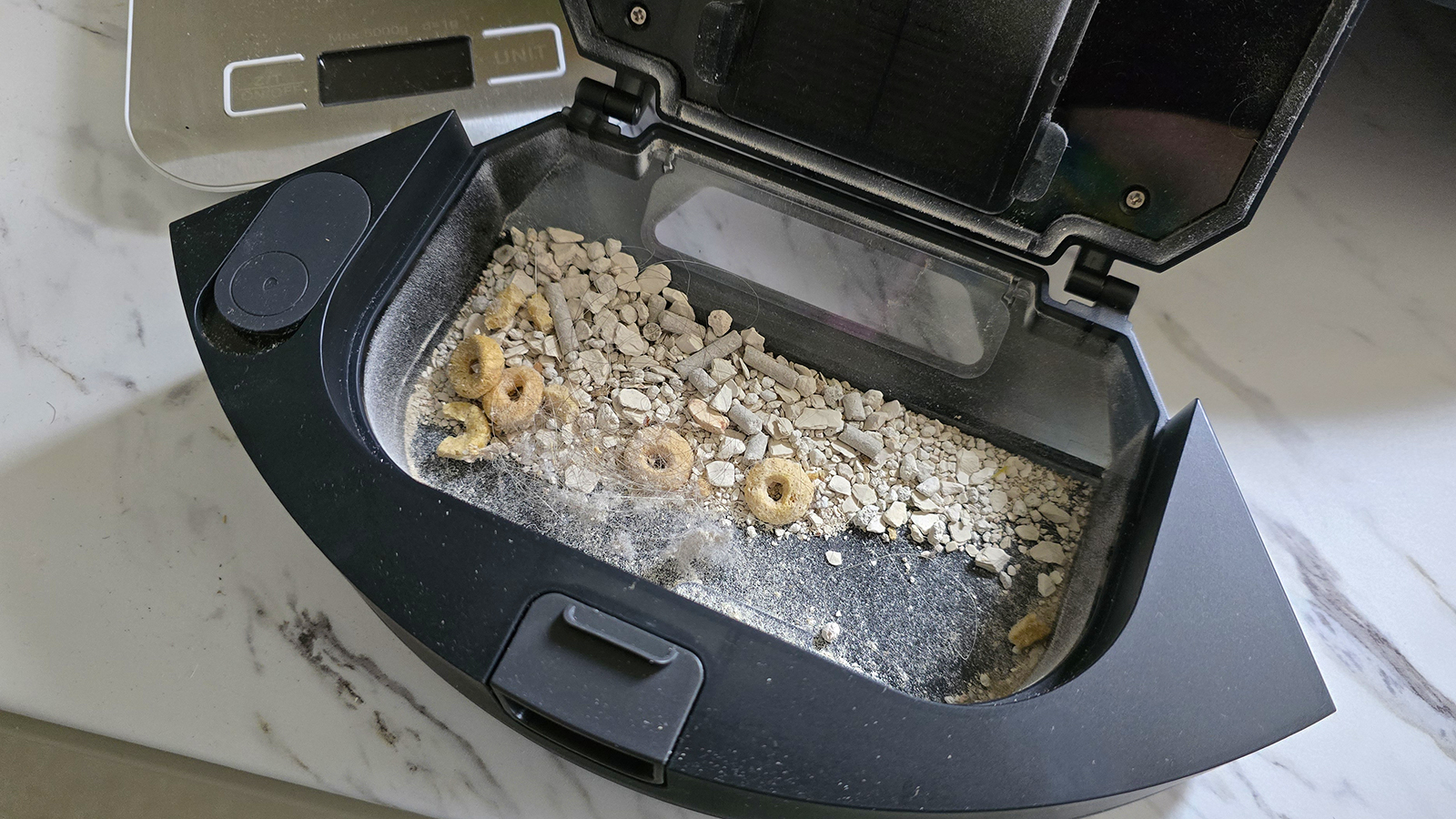 Roborock Q7 M5 bin after kitty litter
