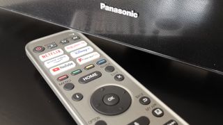 Il telecomando del Panasonic LZ2000