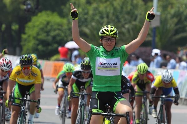 Victory on Stage 2 for Monia Baccaille (MCipollini Giambenini) ahead of Chloe Hosking (Specialized - lululemon) and Shelley Olds (AA Drink)