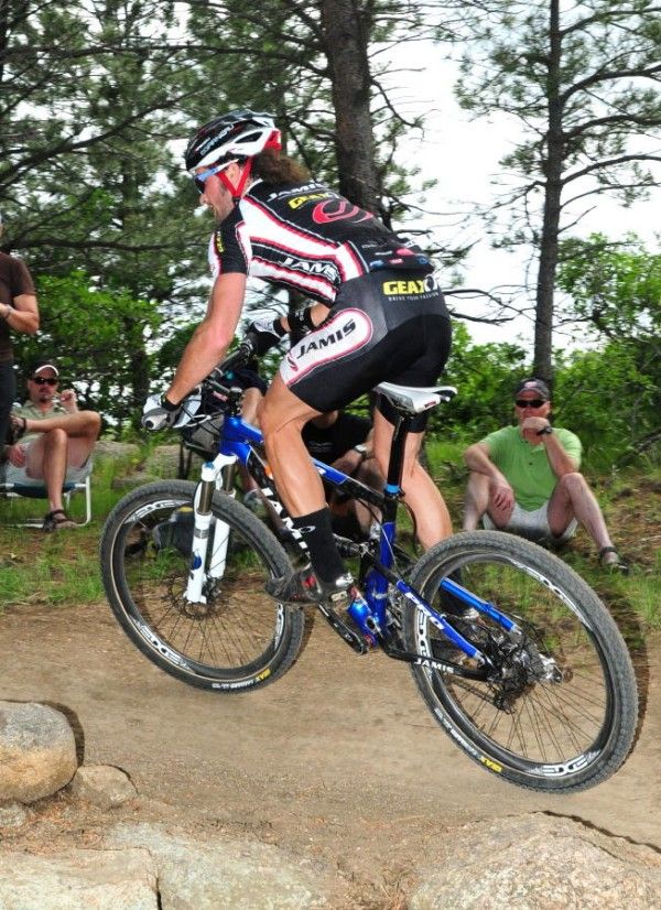 Blake Harlan (Team Jamis) climbs.